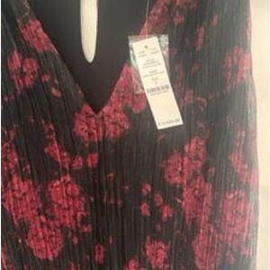 White House Black Market Black and Red Elegant New Top-size small